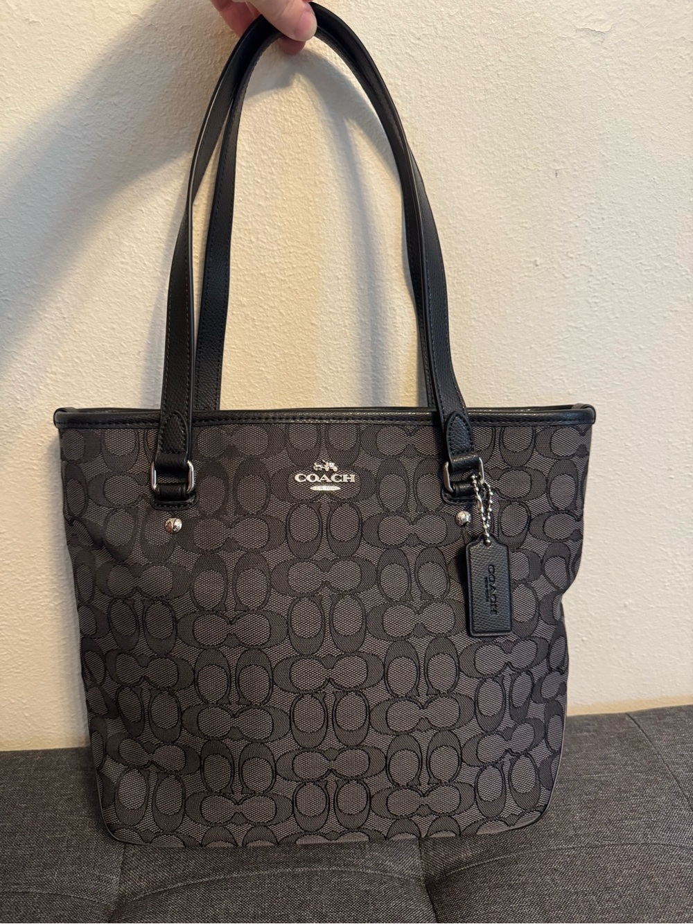 NWT Coach Outline Signature Zip Top Tote Bag